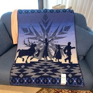 NWT Pendleton x Disney Frozen Blanket